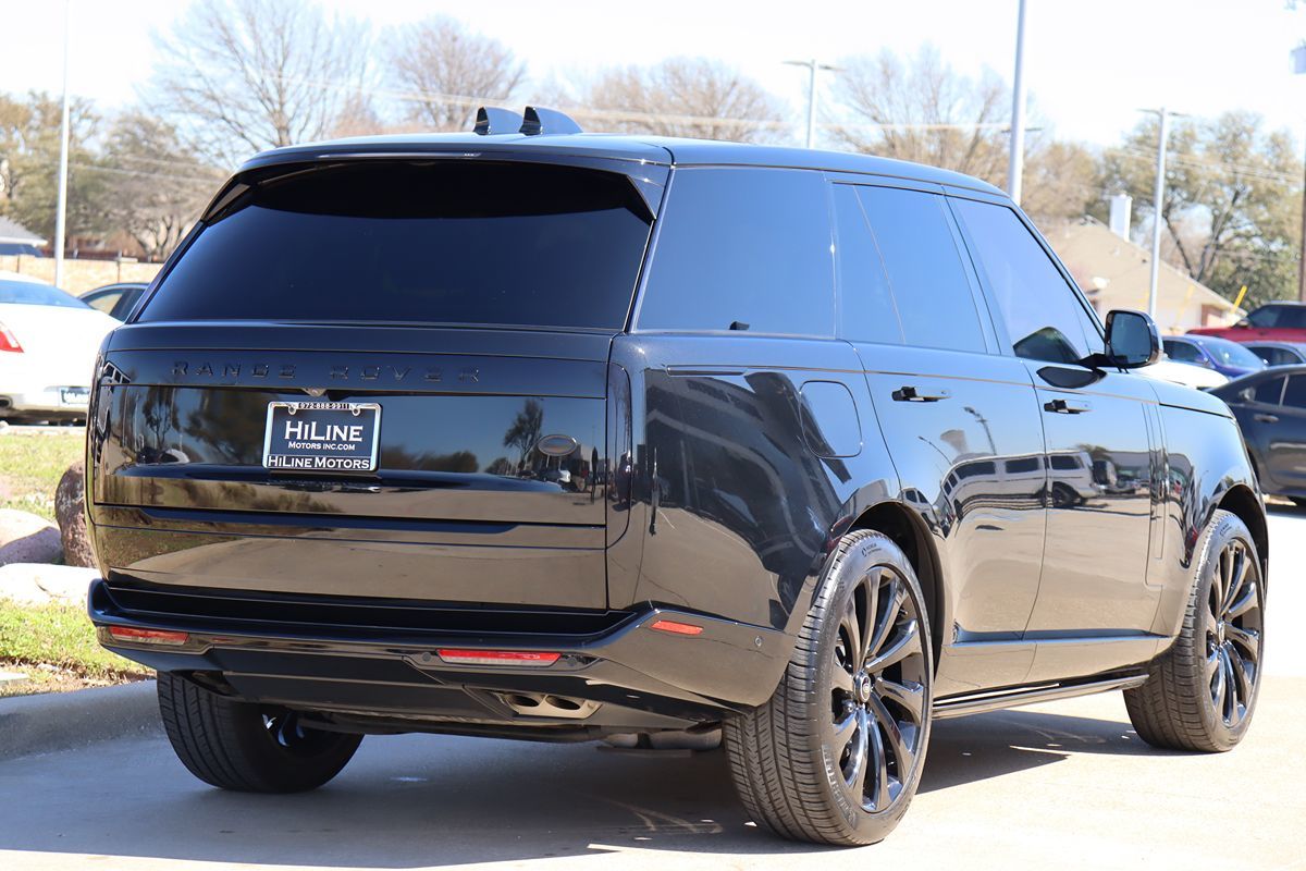 2023 Land Rover Range Rover SE photo 11