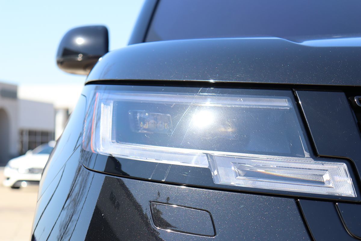 2023 Land Rover Range Rover SE photo 5