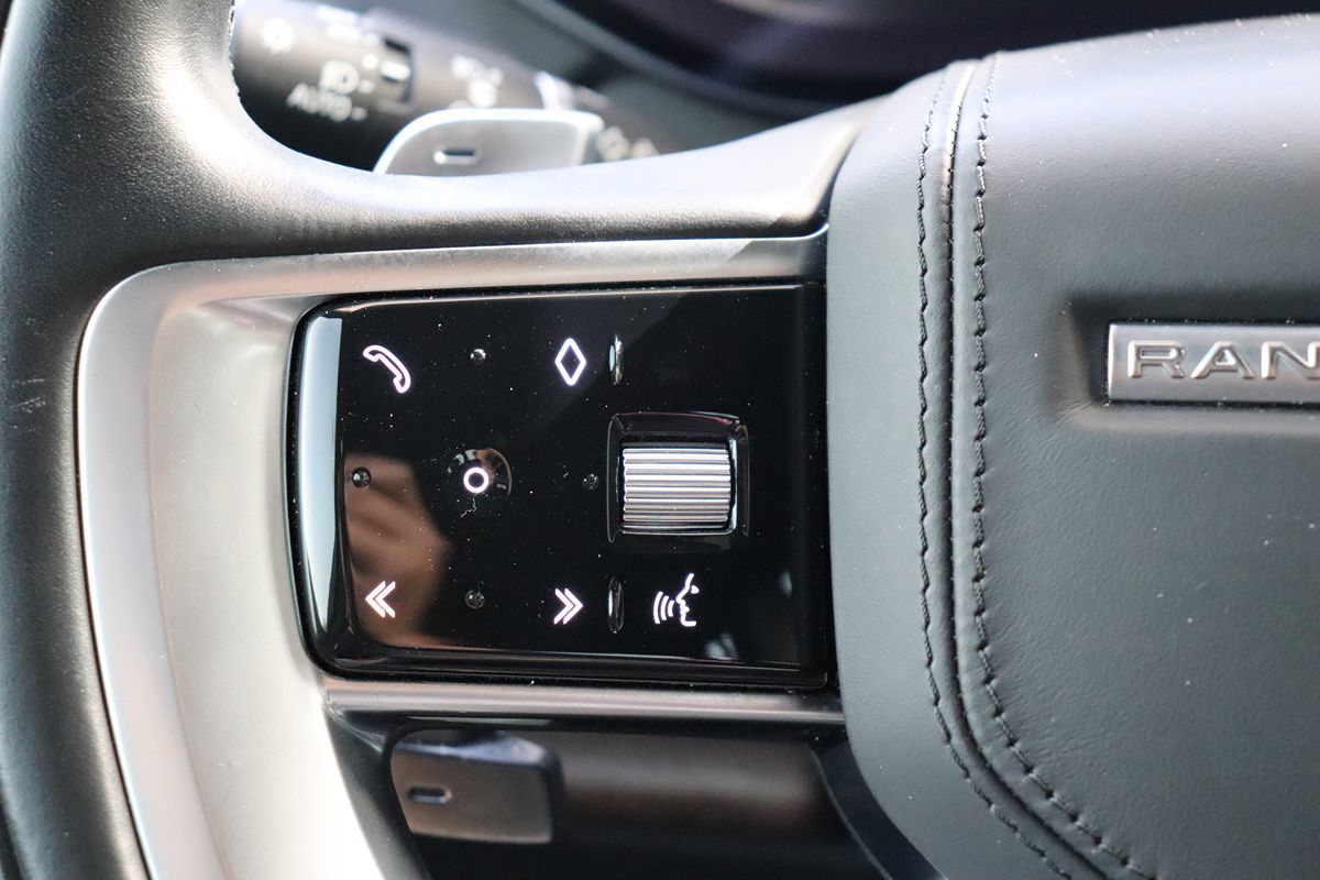 2023 Land Rover Range Rover SE photo 19