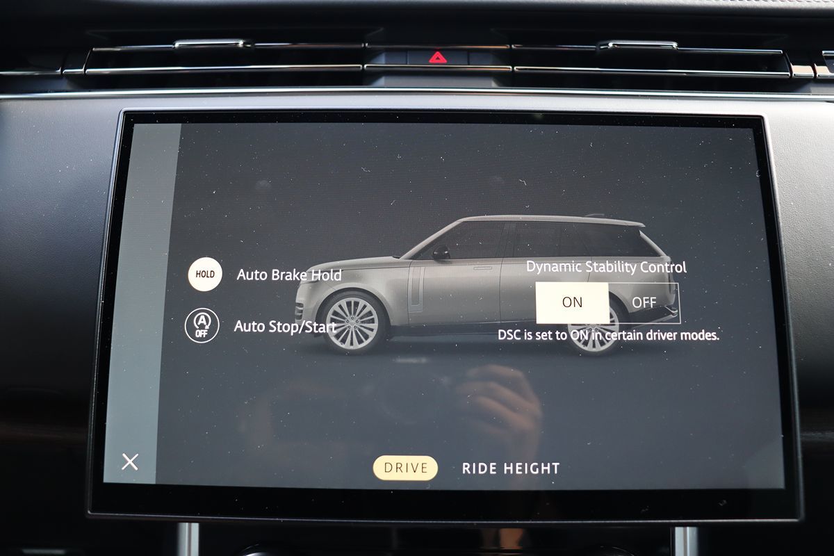 2023 Land Rover Range Rover SE photo 23