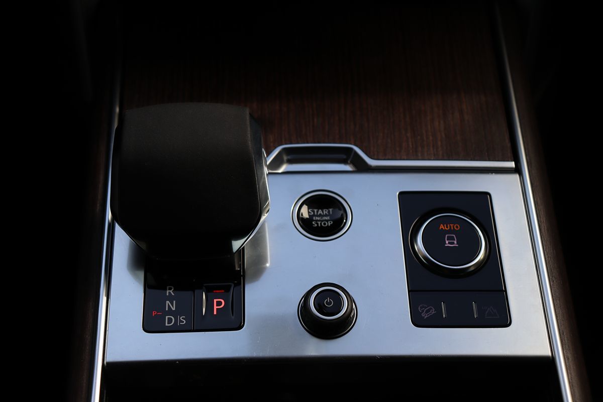 2023 Land Rover Range Rover SE photo 30