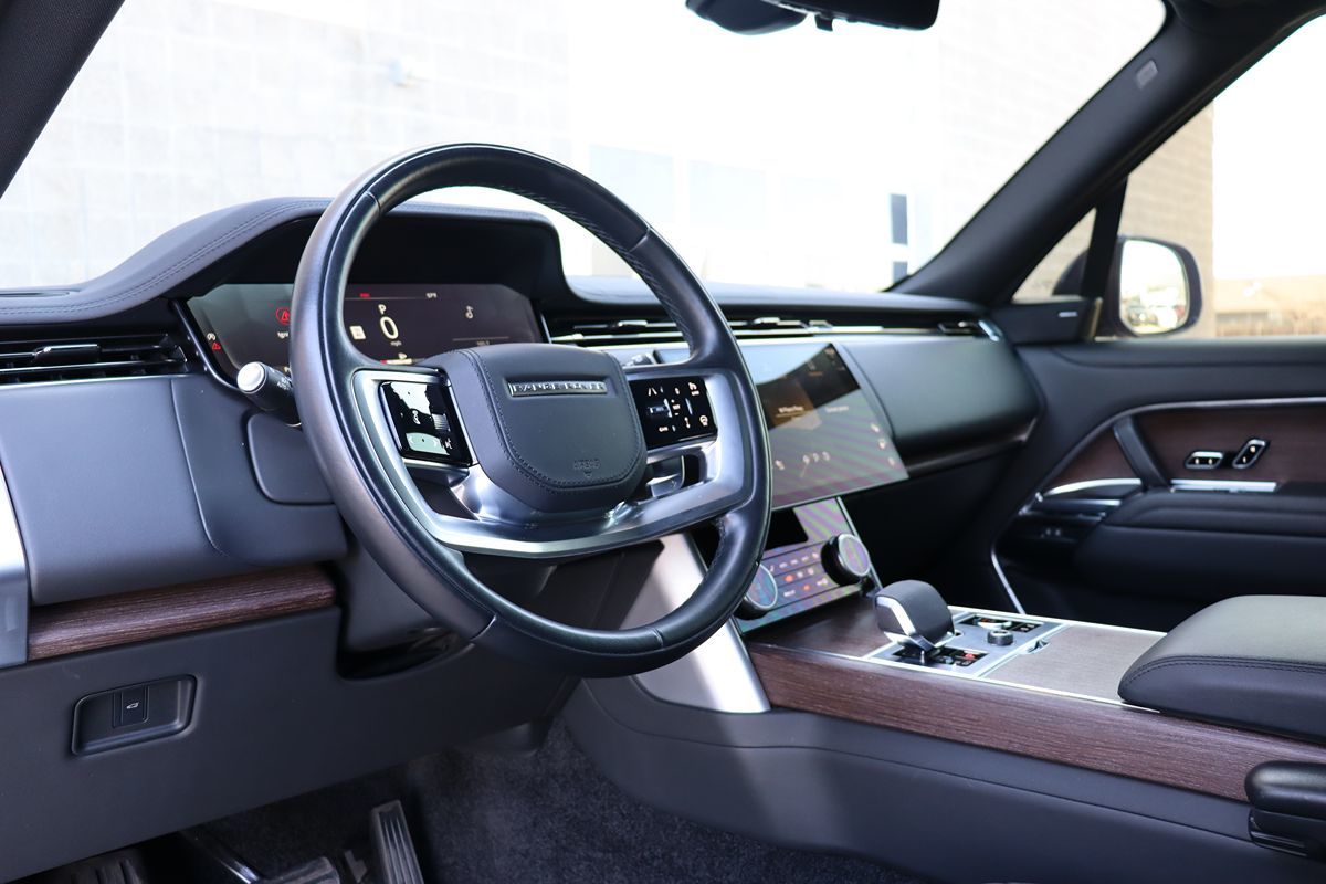 2023 Land Rover Range Rover SE photo 16