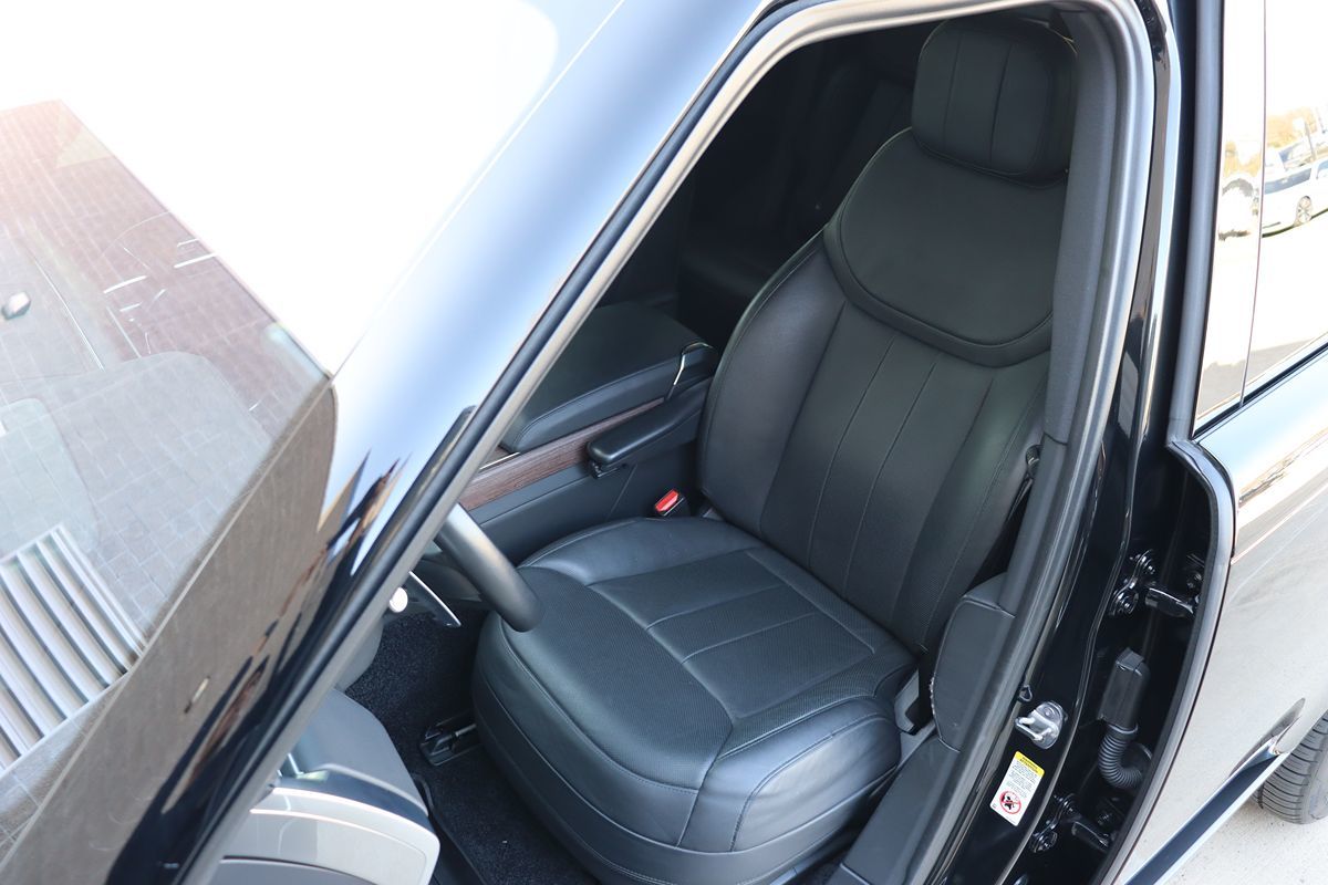2023 Land Rover Range Rover SE photo 36