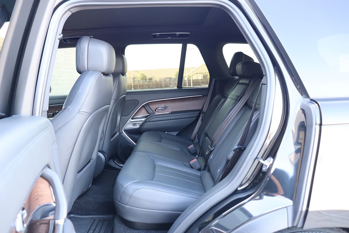 2023 Land Rover Range Rover SE photo 40