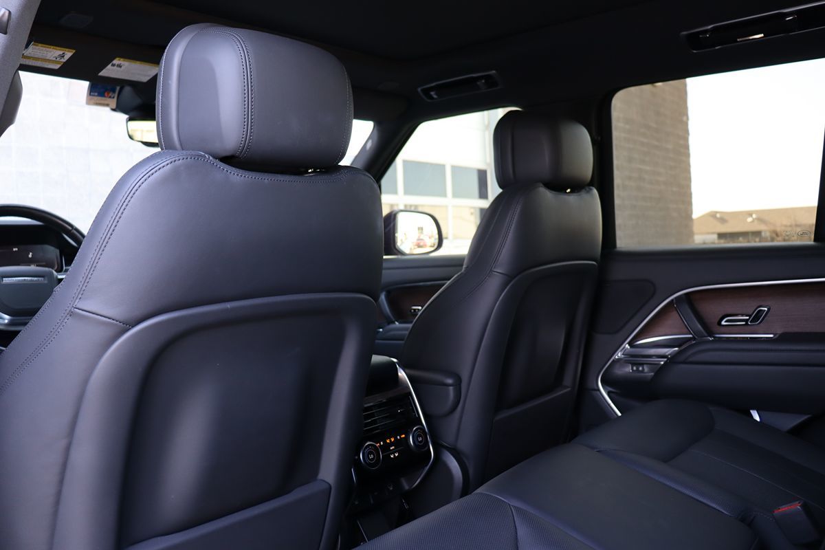 2023 Land Rover Range Rover SE photo 37