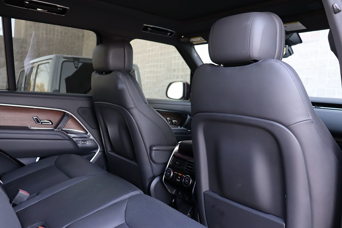 2023 Land Rover Range Rover SE photo 38