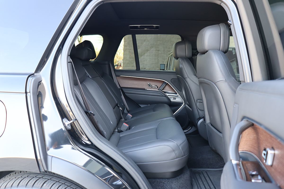 2023 Land Rover Range Rover SE photo 39