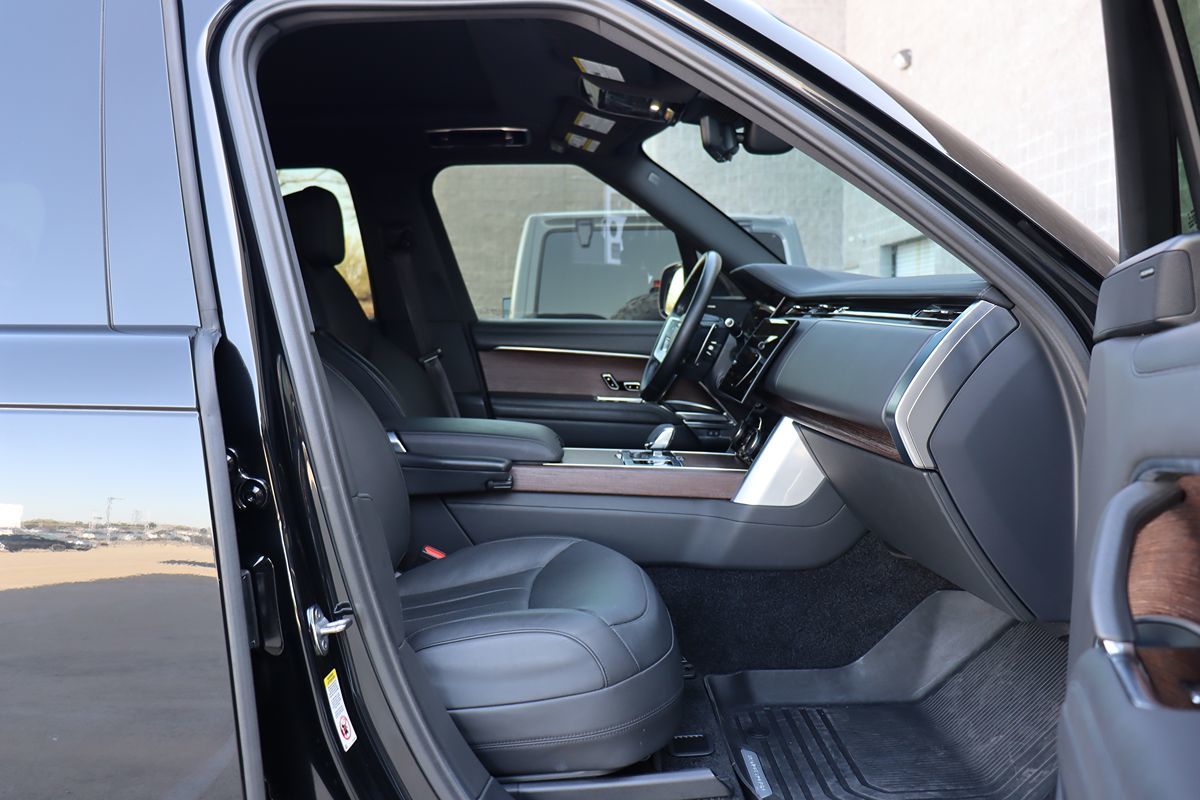 2023 Land Rover Range Rover SE photo 33