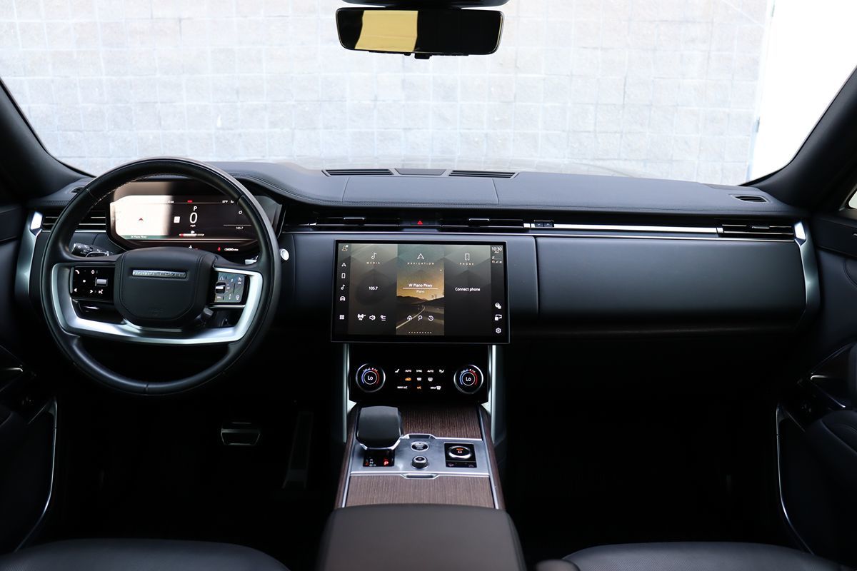 2023 Land Rover Range Rover SE photo 15