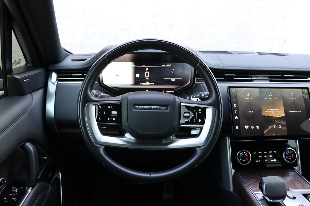 2023 Land Rover Range Rover SE photo 18
