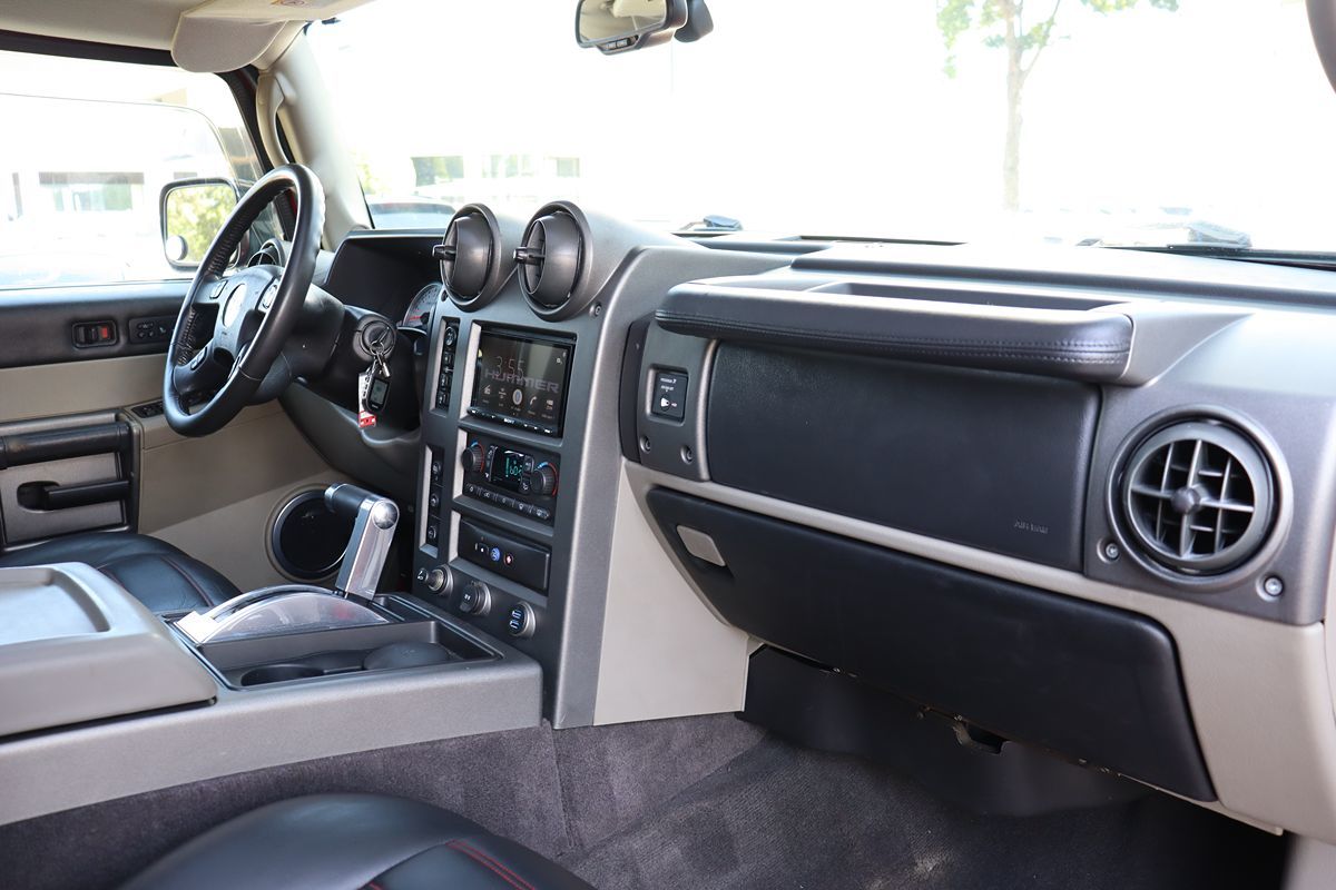 2004 Hummer H2 Luxury photo 17