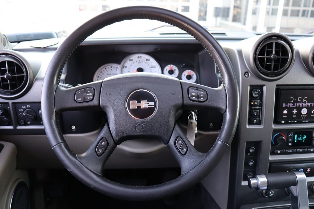 2004 Hummer H2 Luxury photo 18