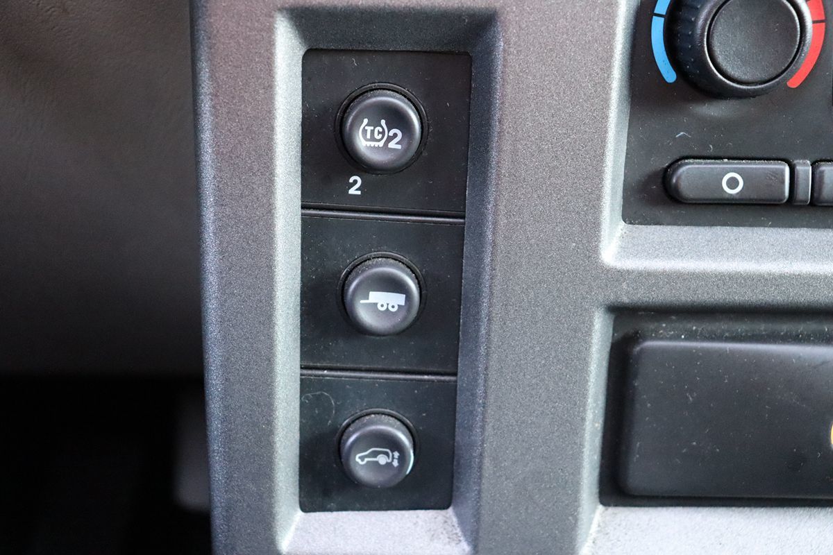 2004 Hummer H2 Luxury photo 27