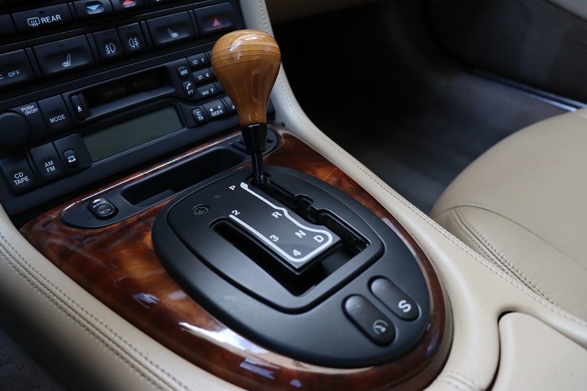 2002 Jaguar XK 8 photo 19