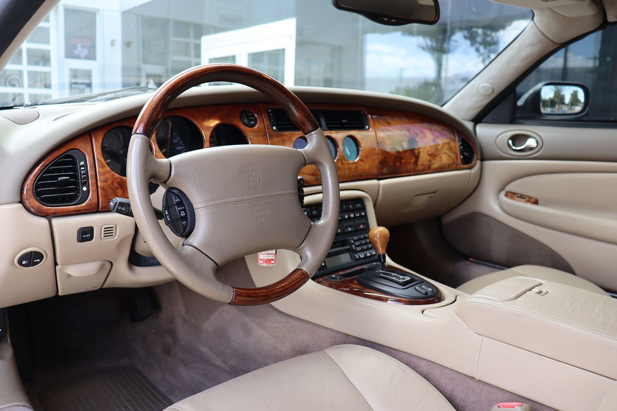 2002 Jaguar XK 8 photo 11