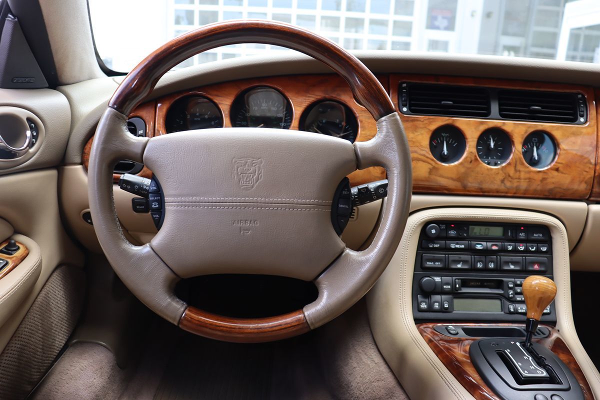 2002 Jaguar XK 8 photo 14