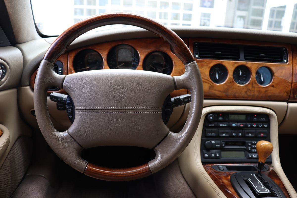 2002 Jaguar XK 8 photo 13