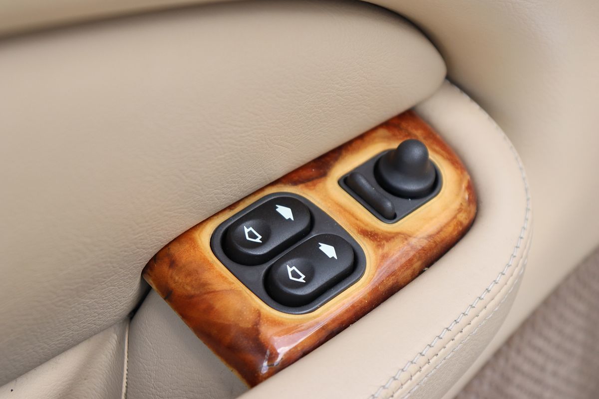 2002 Jaguar XK 8 photo 31