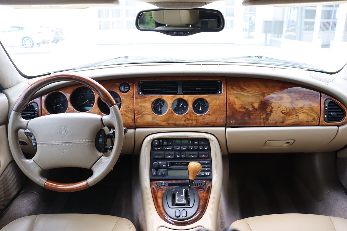2002 Jaguar XK 8 photo 10