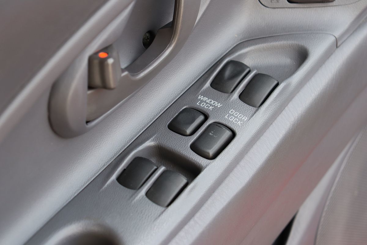 1996 Mitsubishi Eclipse Spyder photo 37