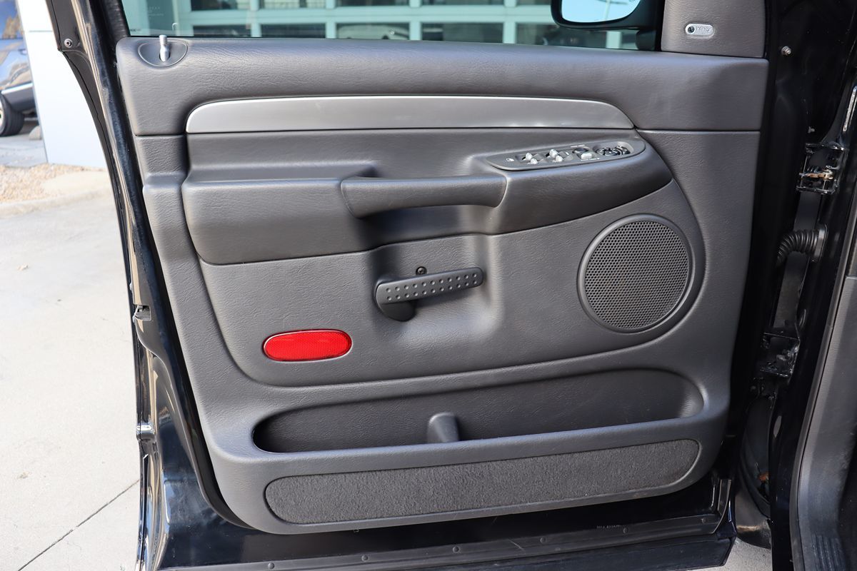 2005 Dodge Ram photo 39