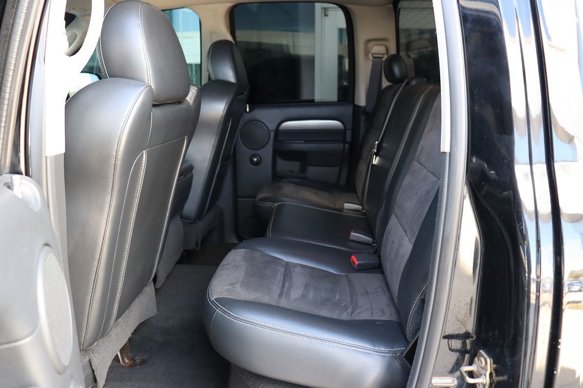 2005 Dodge Ram photo 35