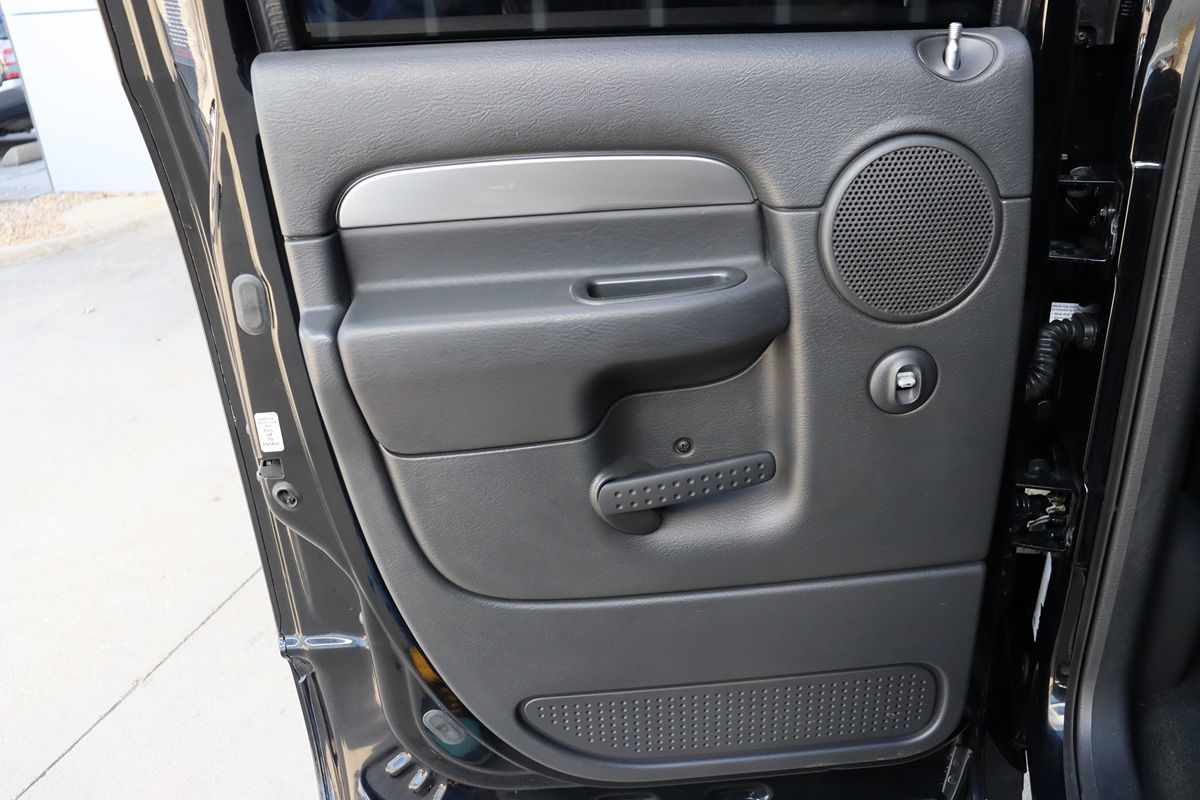 2005 Dodge Ram photo 41