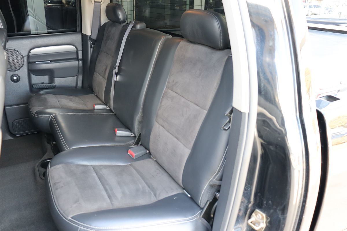 2005 Dodge Ram photo 37