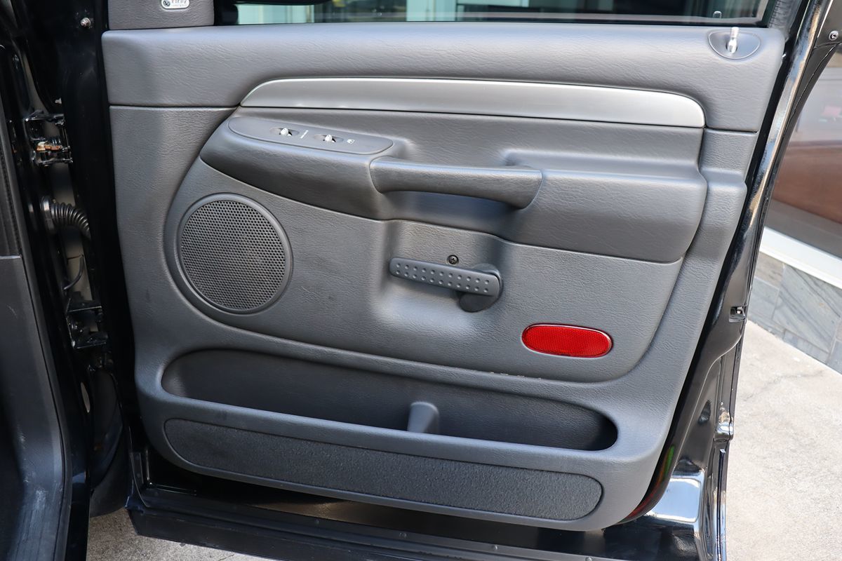 2005 Dodge Ram photo 40