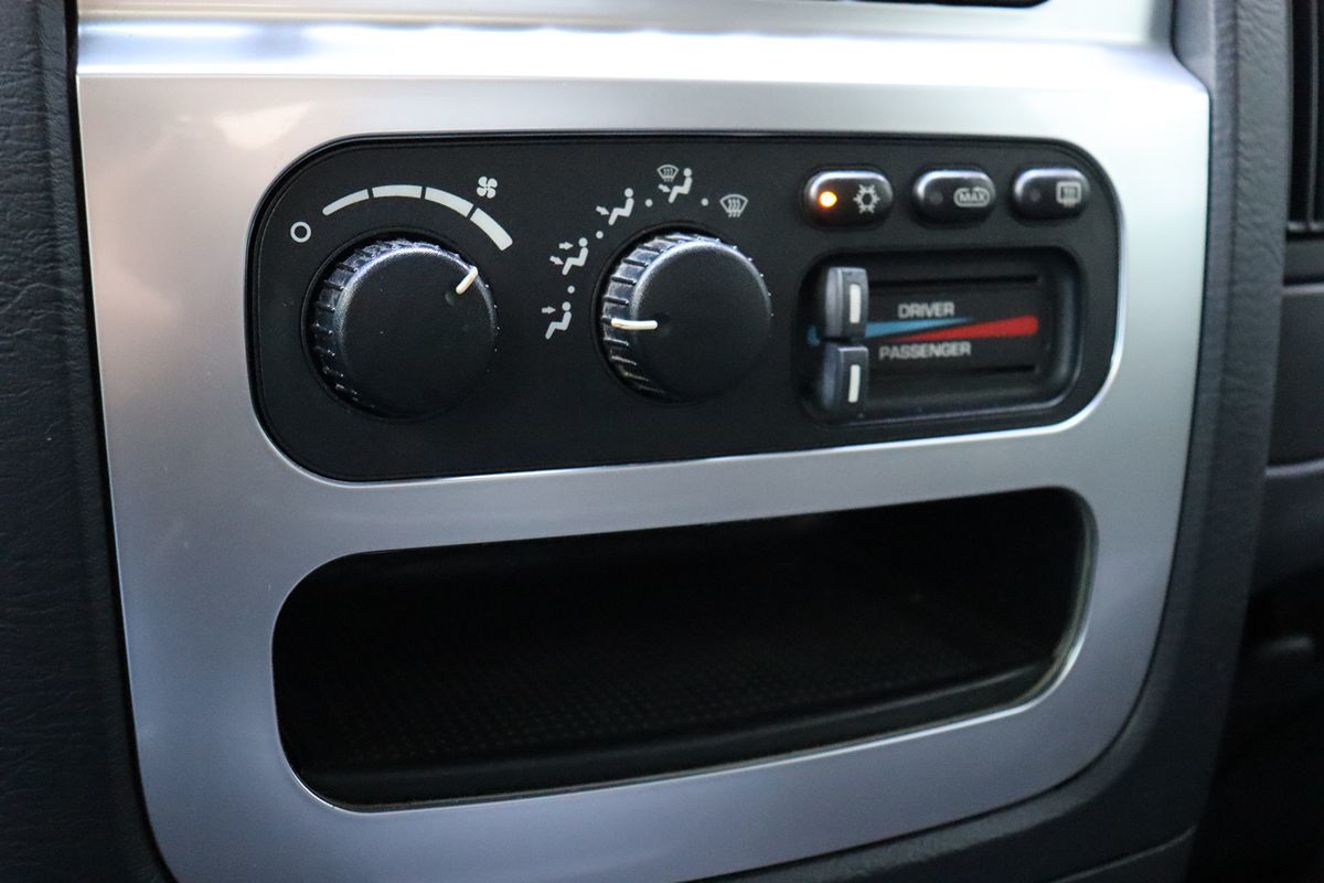 2005 Dodge Ram photo 26