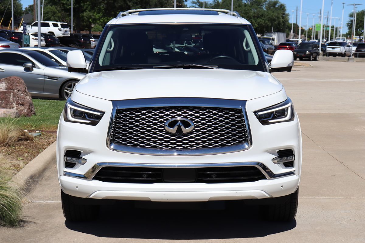 2020 Infiniti QX80 Luxe photo 3