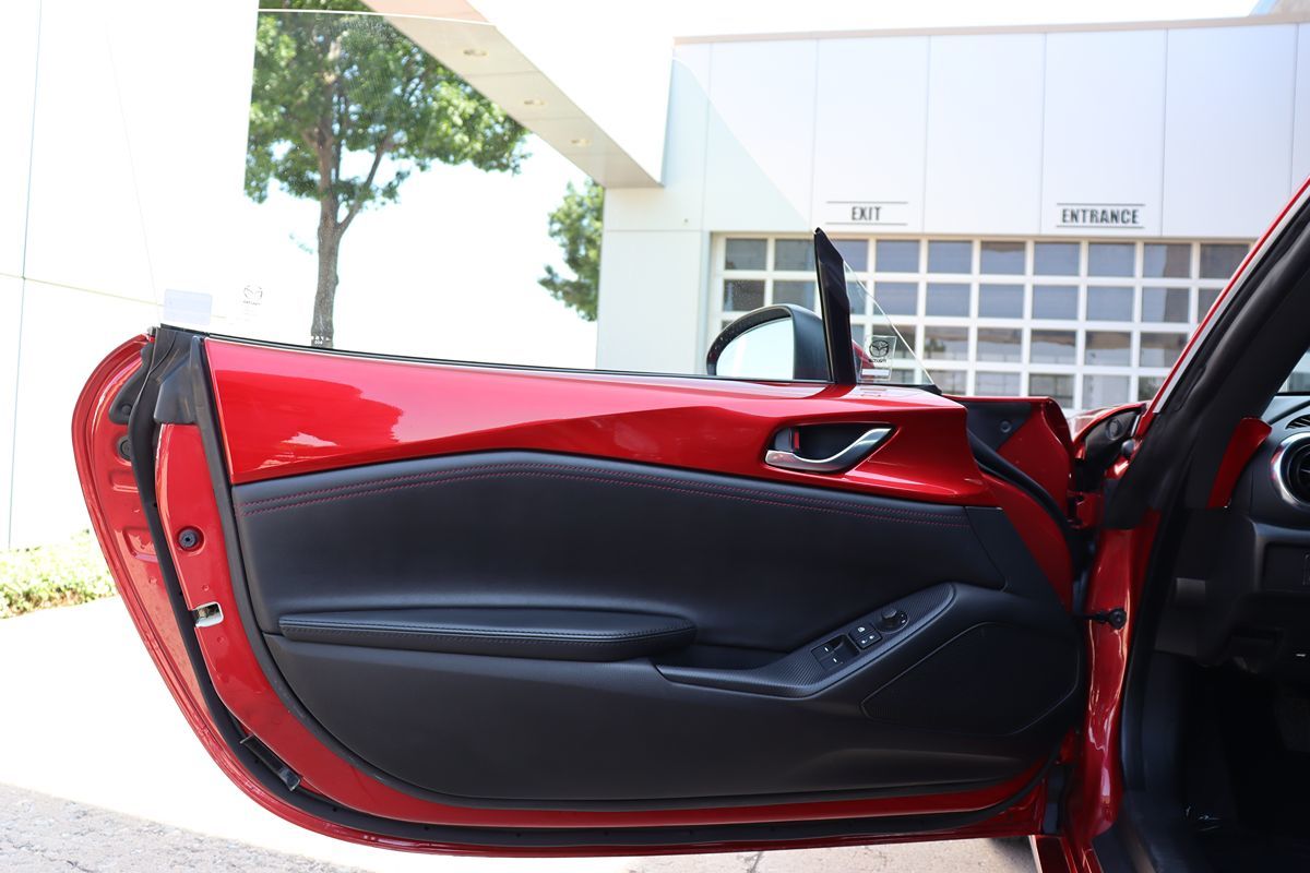 2017 Mazda MX-5 Miata Miata RF Grand Touring photo 39