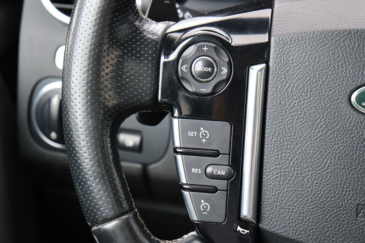 2016 Land Rover LR4 HSE LUX photo 16