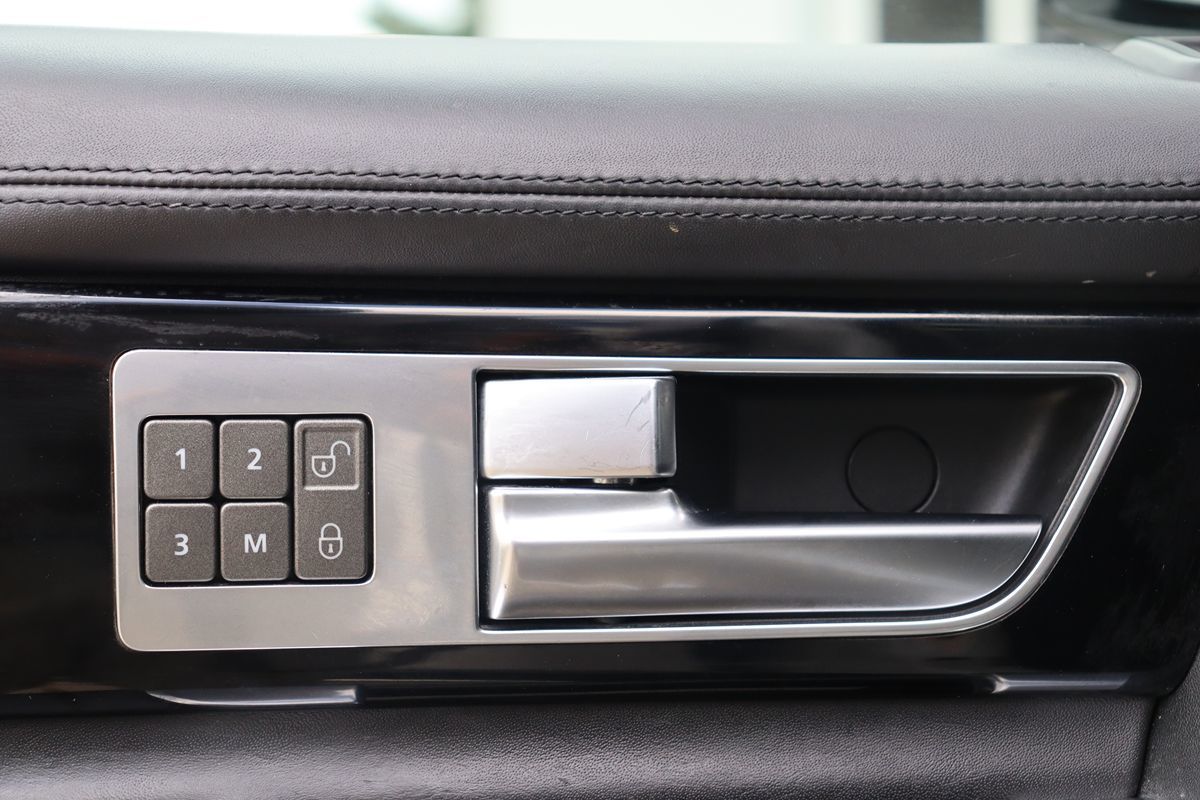 2016 Land Rover LR4 HSE LUX photo 39