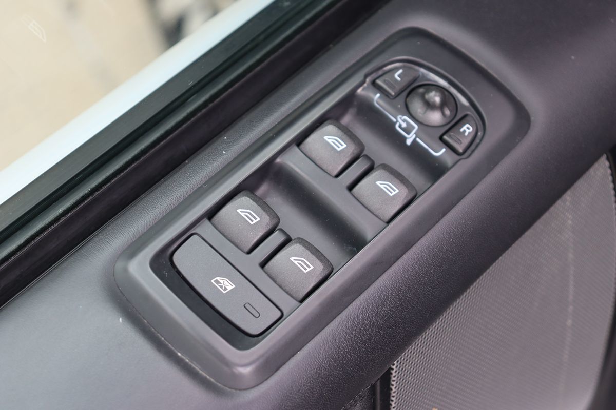 2016 Land Rover LR4 HSE LUX photo 37