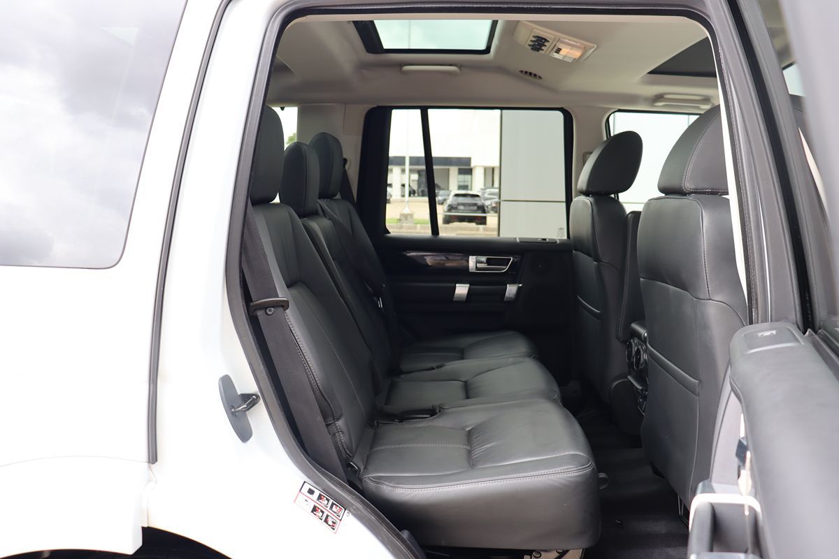 2016 Land Rover LR4 HSE LUX photo 33