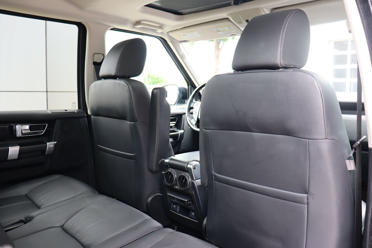 2016 Land Rover LR4 HSE LUX photo 32