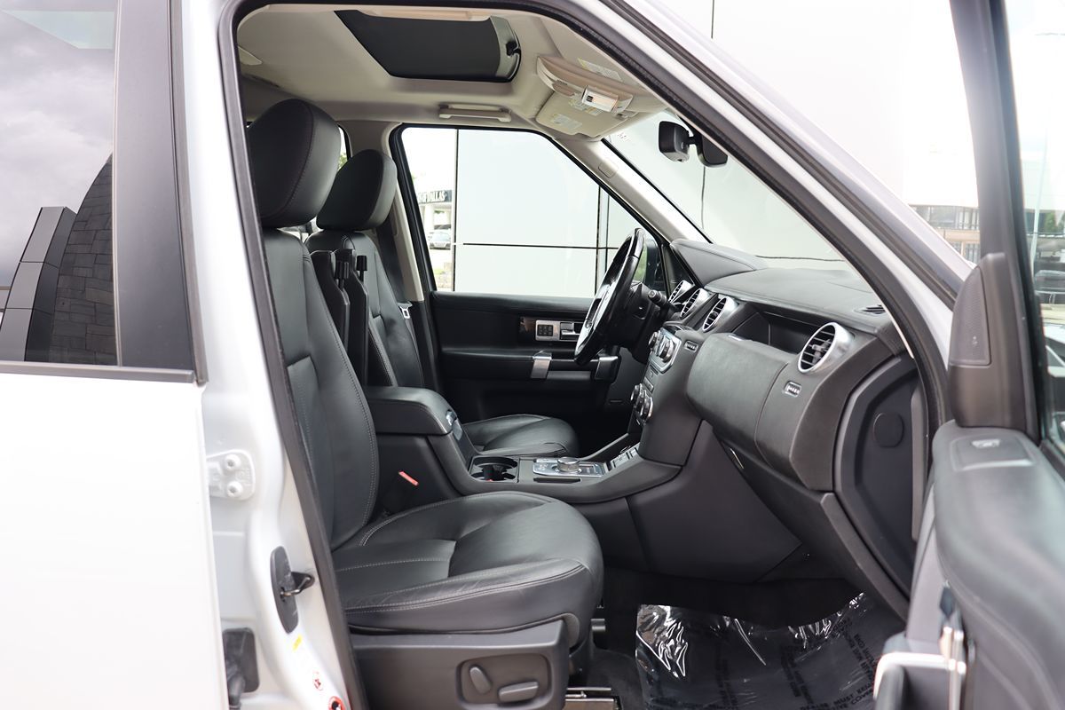 2016 Land Rover LR4 HSE LUX photo 25