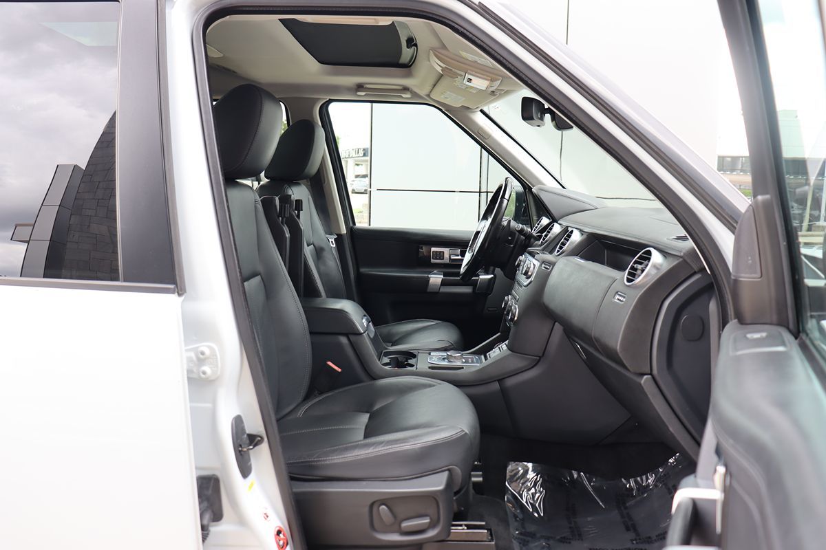 2016 Land Rover LR4 HSE LUX photo 26