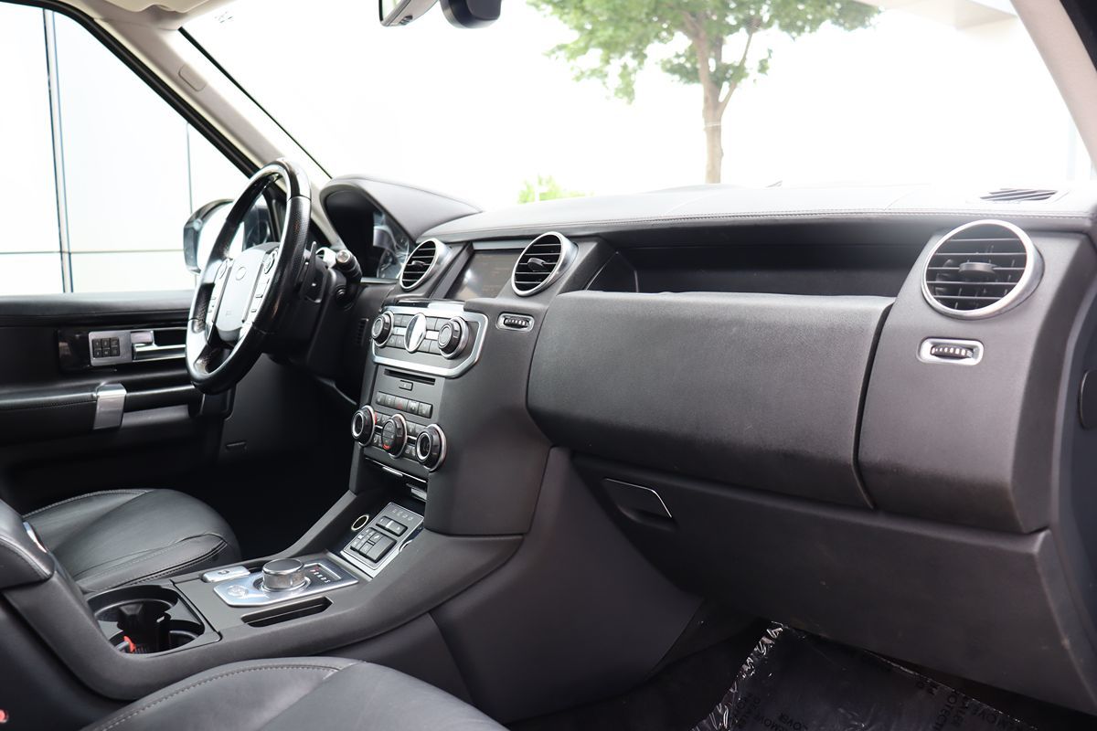 2016 Land Rover LR4 HSE LUX photo 14