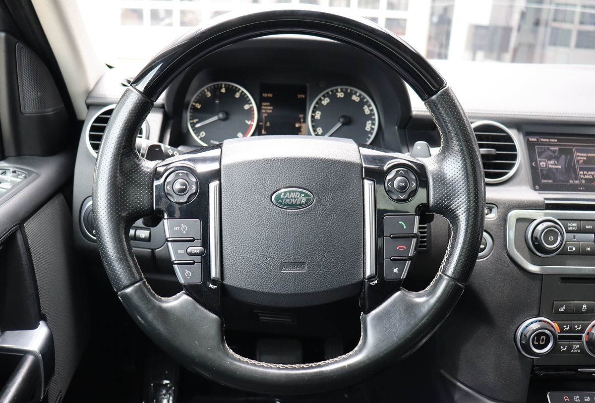 2016 Land Rover LR4 HSE LUX photo 15