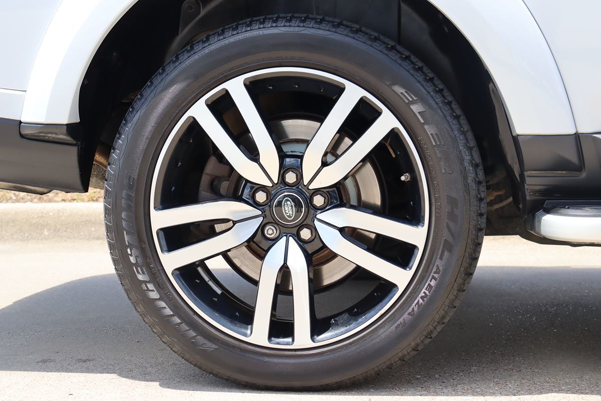 2016 Land Rover LR4 HSE LUX photo 45