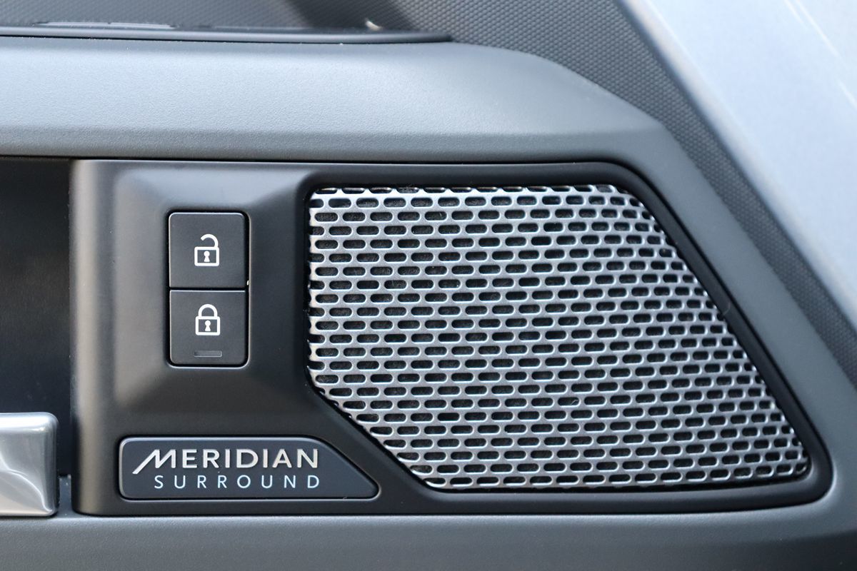 2020 Land Rover Defender 110 X photo 38