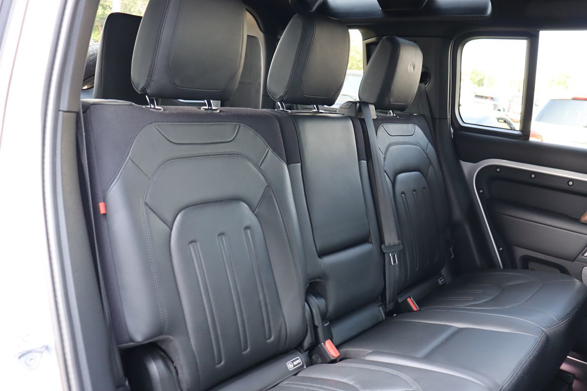 2020 Land Rover Defender 110 X photo 31