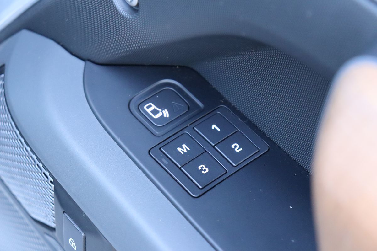 2020 Land Rover Defender 110 X photo 37