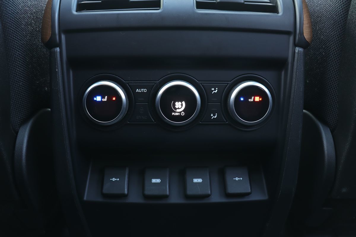 2020 Land Rover Defender X - Photo 39