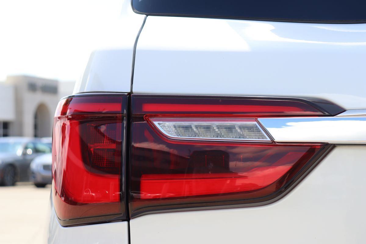 2019 Infiniti QX80 Luxe photo 12