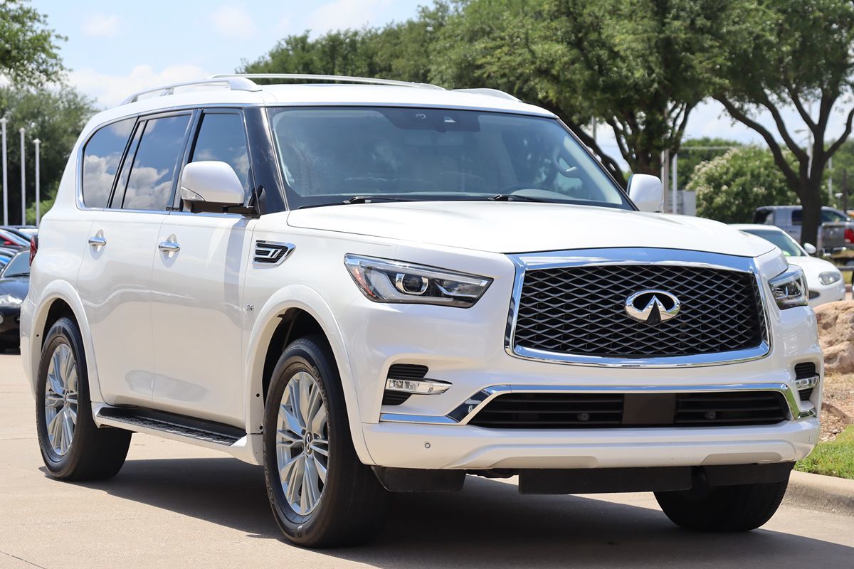 2019 Infiniti QX80 Luxe photo 2