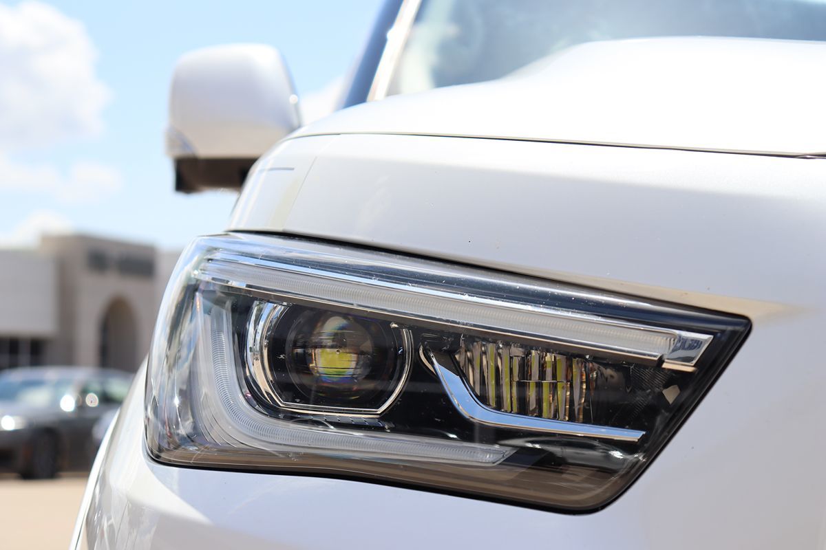 2019 Infiniti QX80 Luxe photo 5