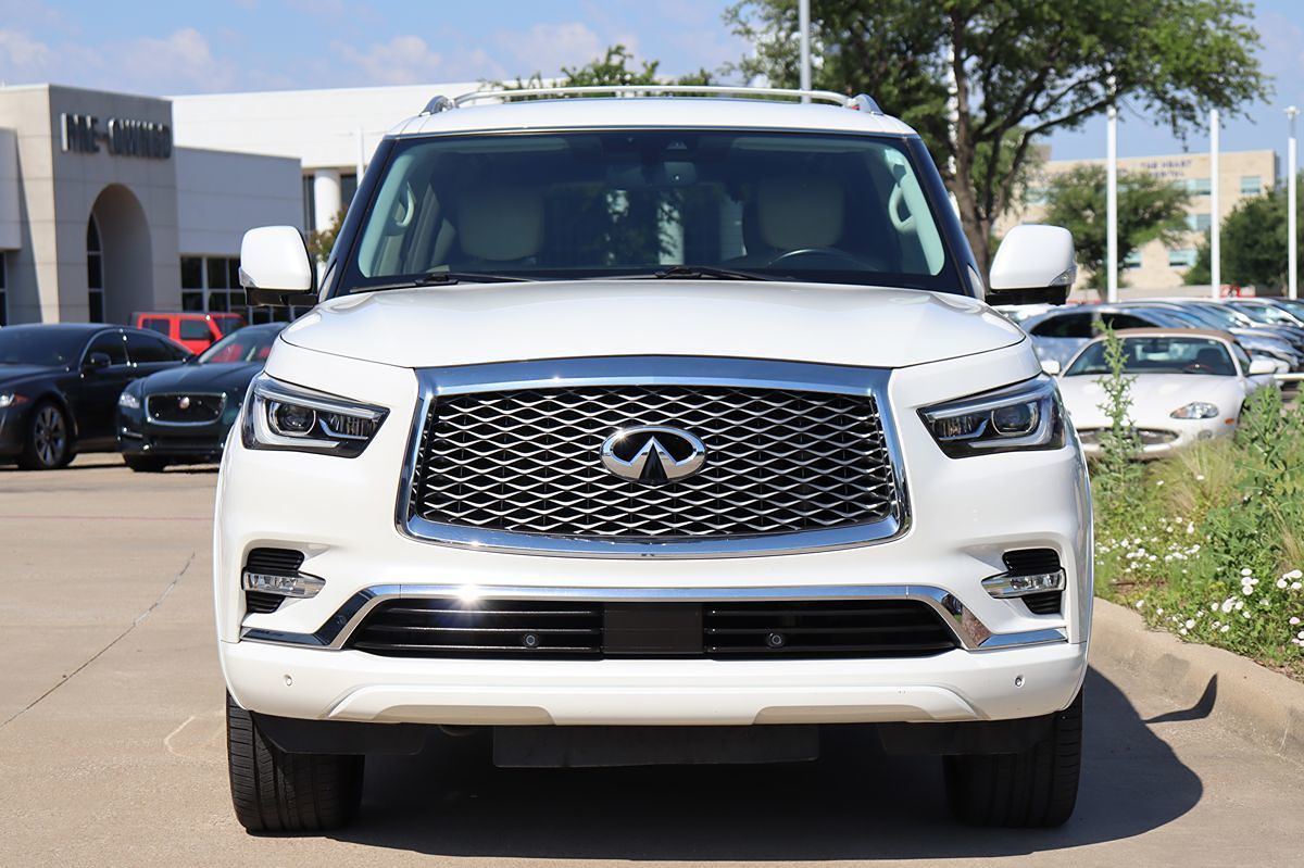 2019 Infiniti QX80 Luxe photo 3